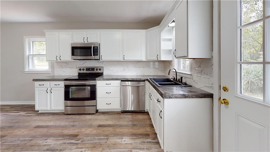 907 E Walnut Street — photo 17