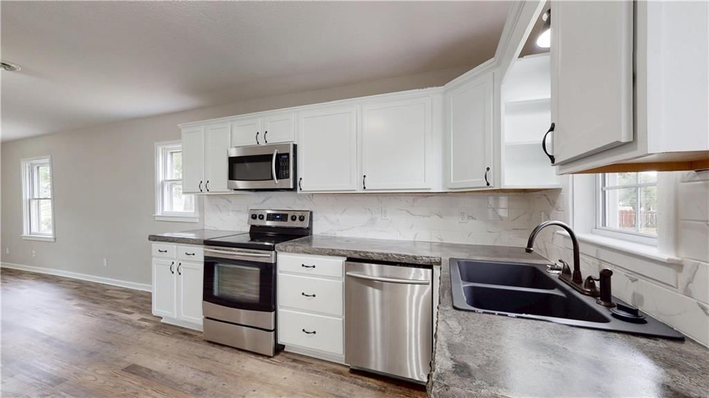 907 E Walnut Street — photo 18