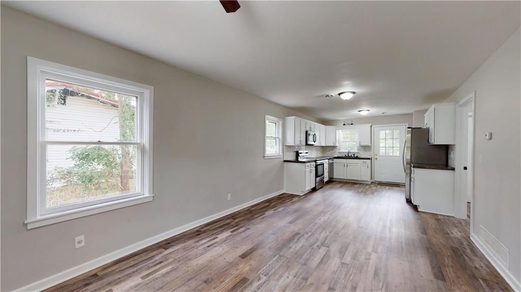 907 E Walnut Street — photo 20