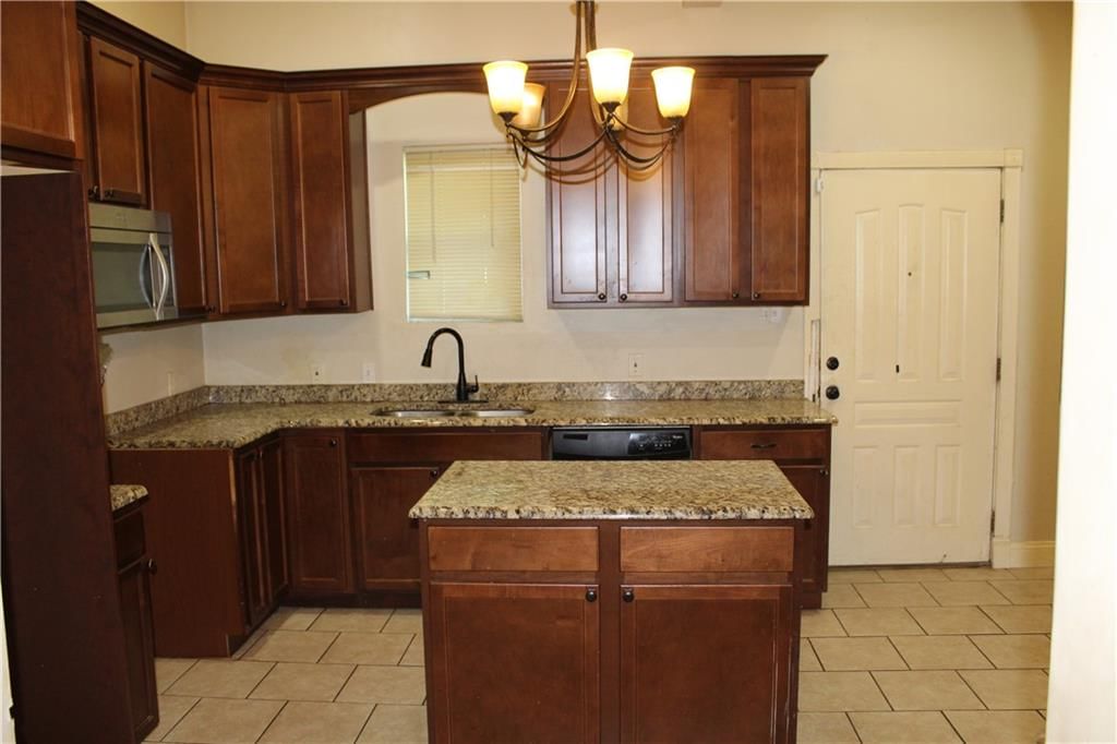 1216 S Main Street — photo 2