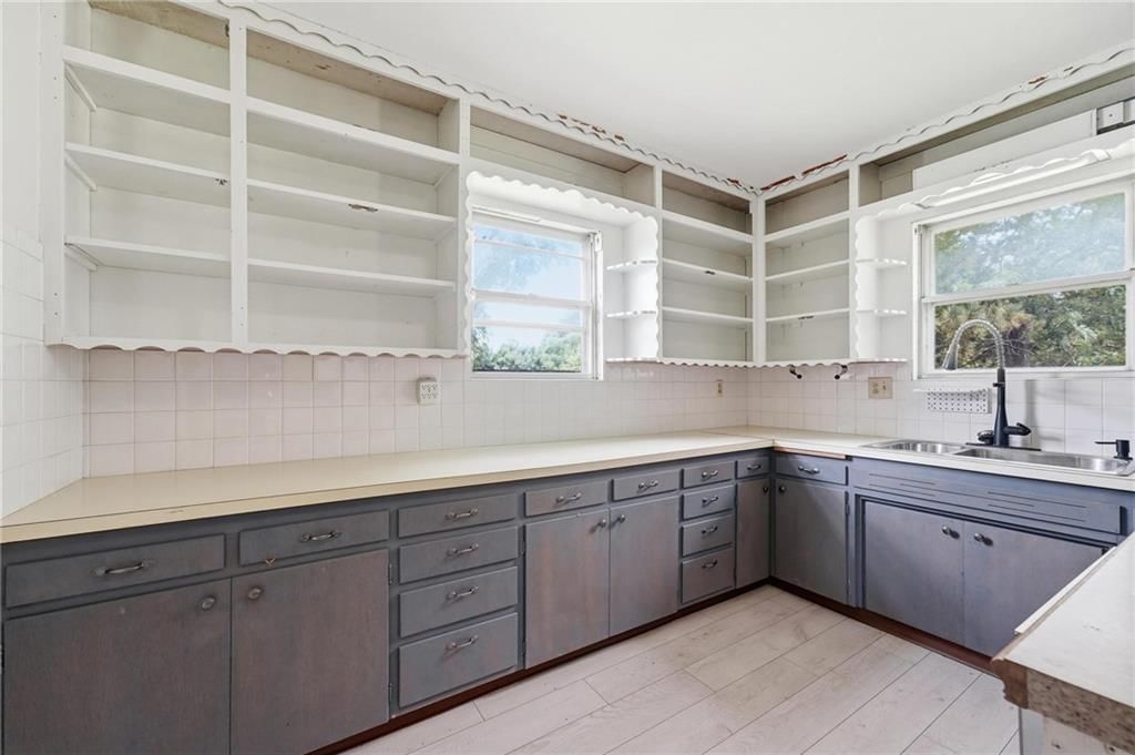 5404 Webster Avenue — photo 8