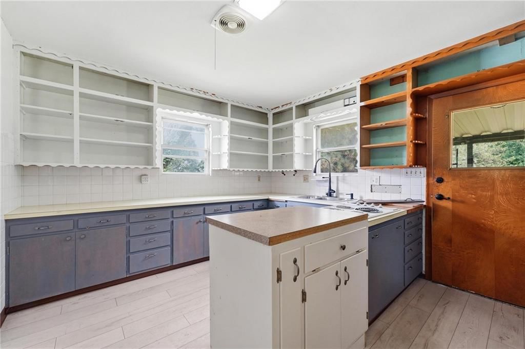 5404 Webster Avenue — photo 10