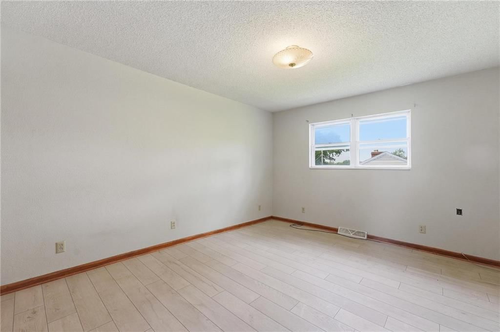 5404 Webster Avenue — photo 14