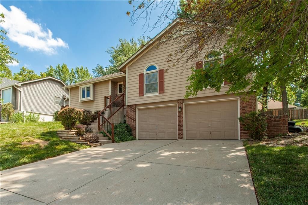 1112 SW 24th Street Court — photo 2