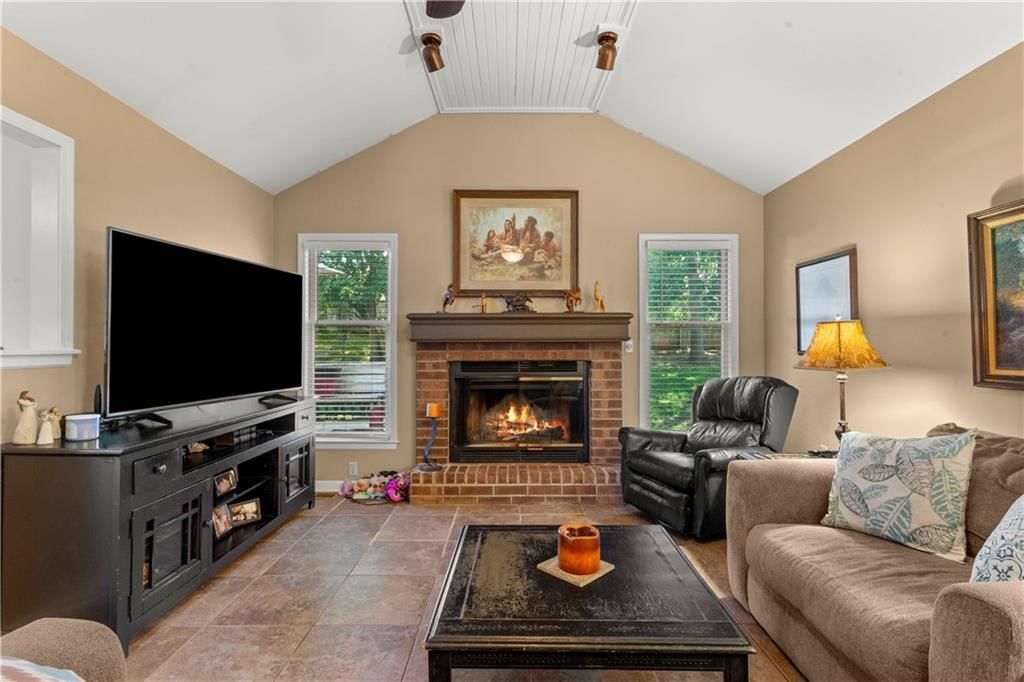 1112 SW 24th Street Court — photo 9