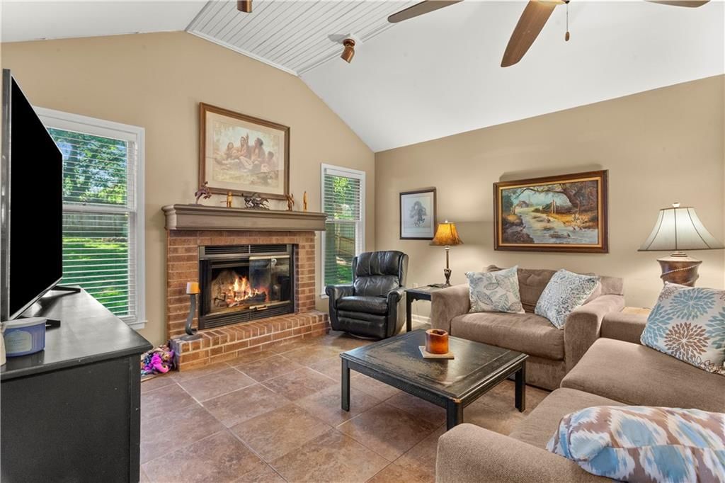 1112 SW 24th Street Court — photo 10