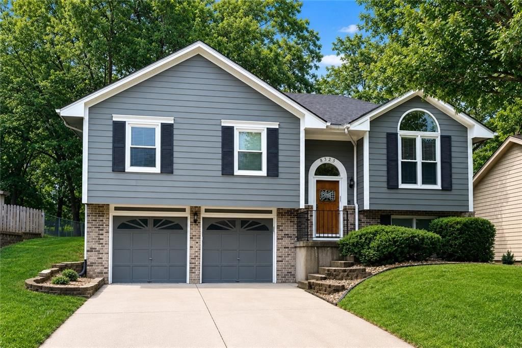 8325 N Allenton Drive — photo 1