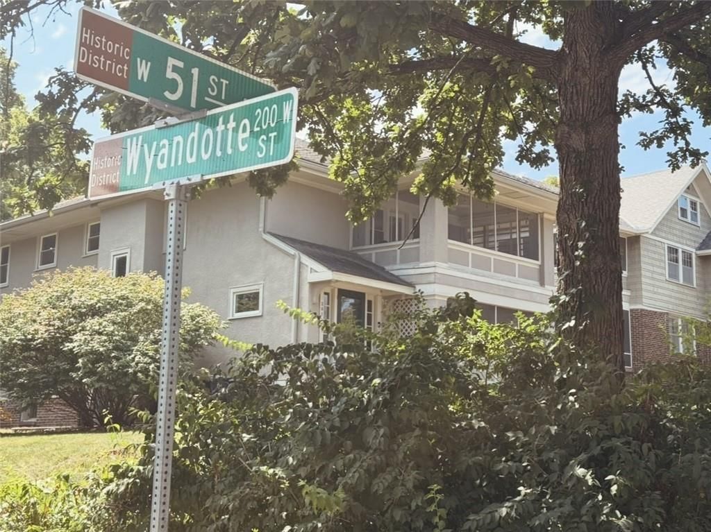 201 W 51st Terrace — photo 3