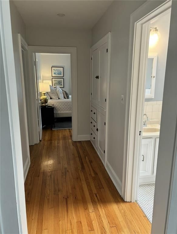 201 W 51st Terrace — photo 10