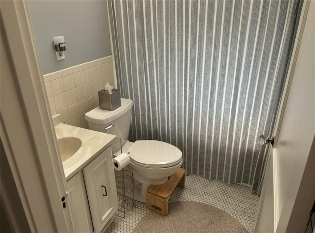 201 W 51st Terrace — photo 21
