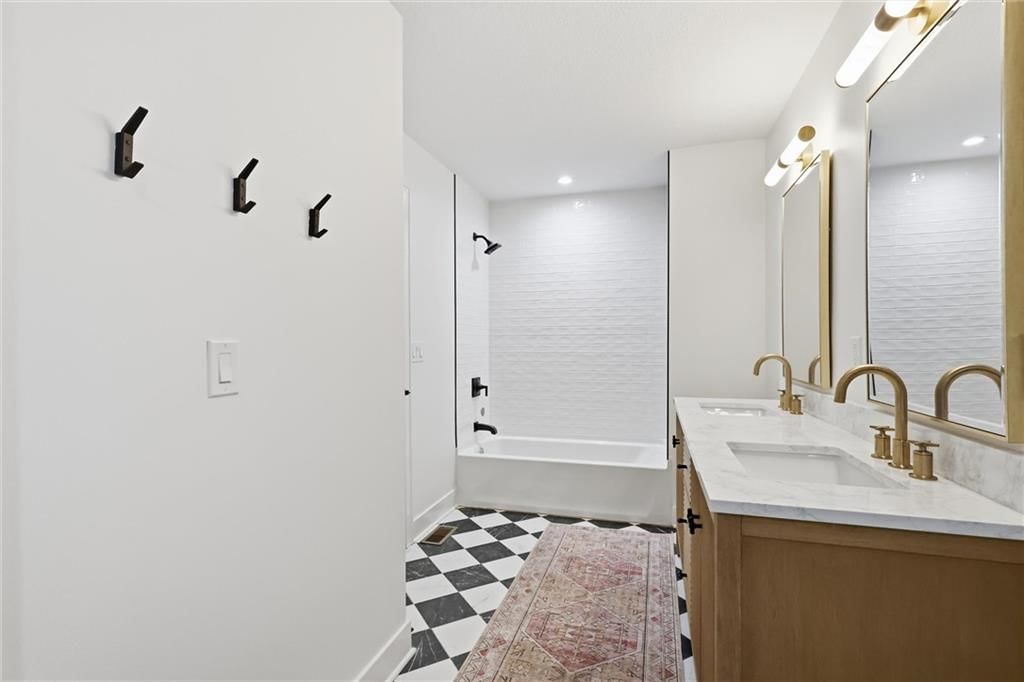 1007 W 113 Terrace — photo 32