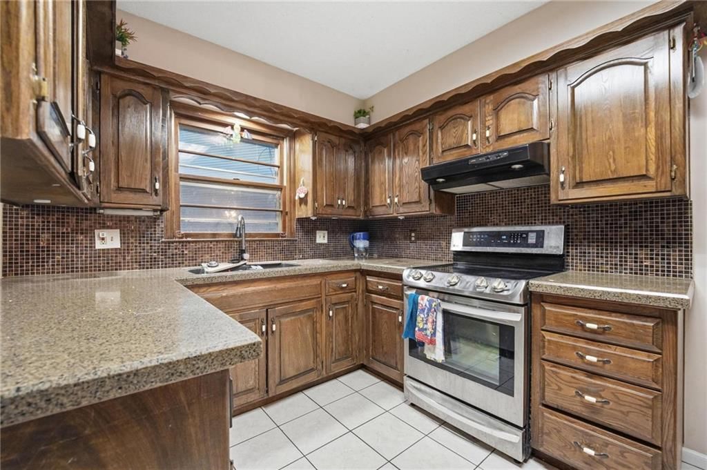 1405 SW 23rd Street — photo 11