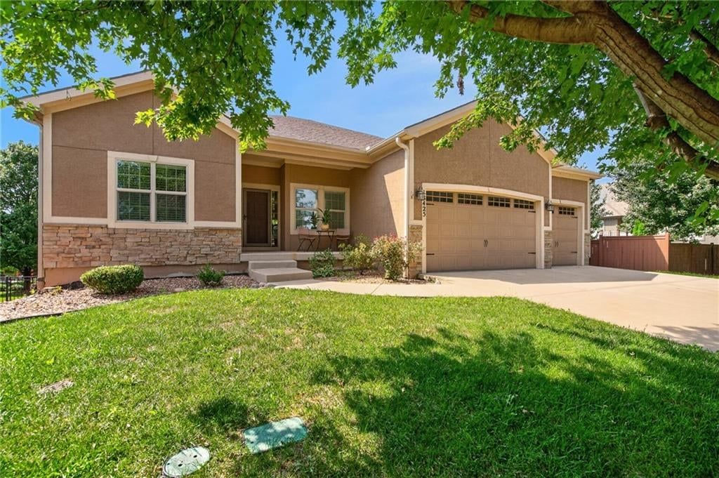 Photo 7 of 46 - 18425 W 193 Terrace, Spring Hill, KS 66083