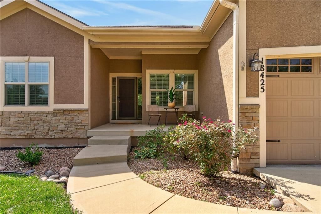 Photo 8 of 46 - 18425 W 193 Terrace, Spring Hill, KS 66083
