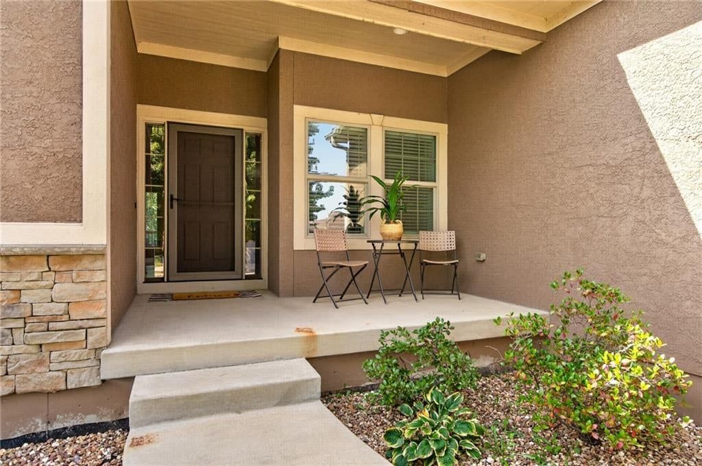 Photo 9 of 46 - 18425 W 193 Terrace, Spring Hill, KS 66083