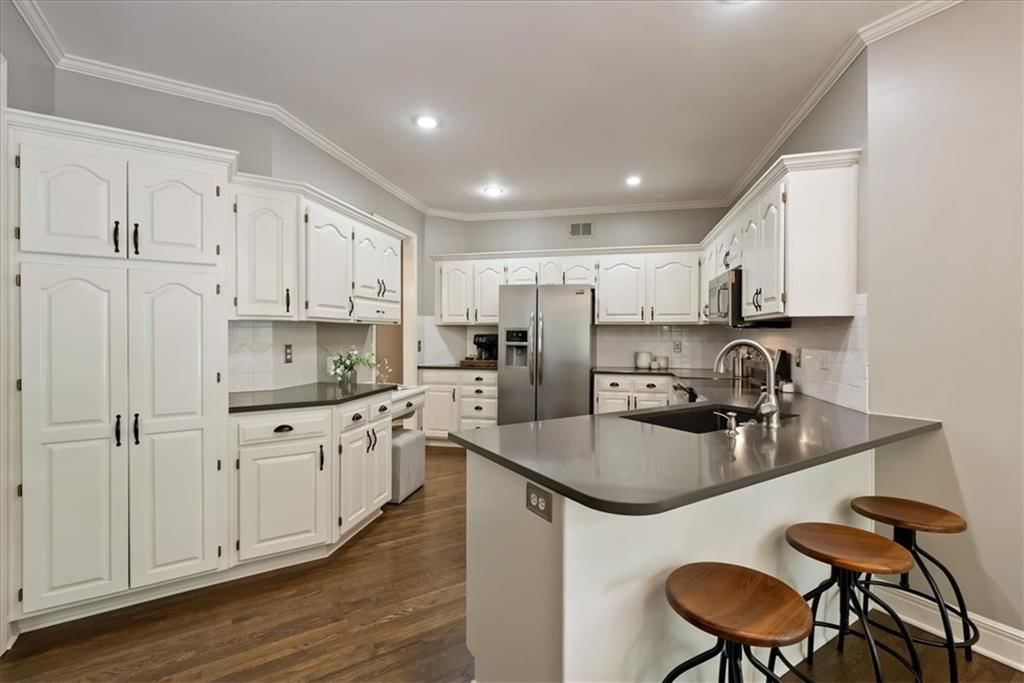8517 N Barberry Avenue — photo 9