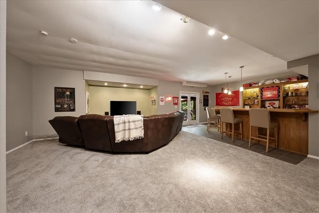 8517 N Barberry Avenue — photo 28
