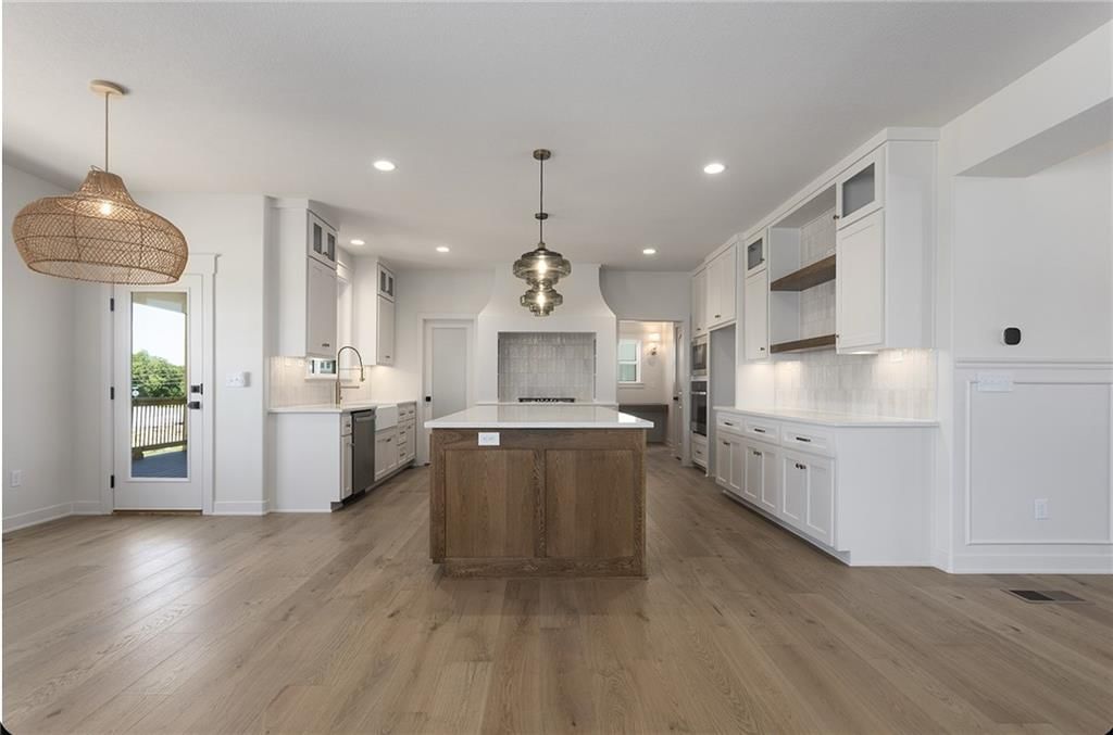 2334 Foxtail Drive — photo 3