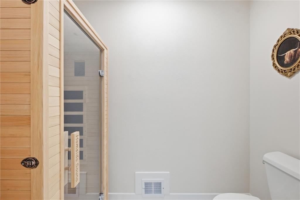 12444 Leavenworth Road — photo 37