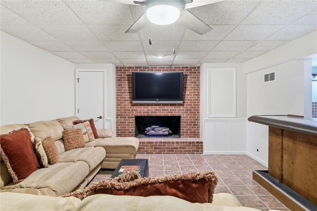 12444 Leavenworth Road — photo 44