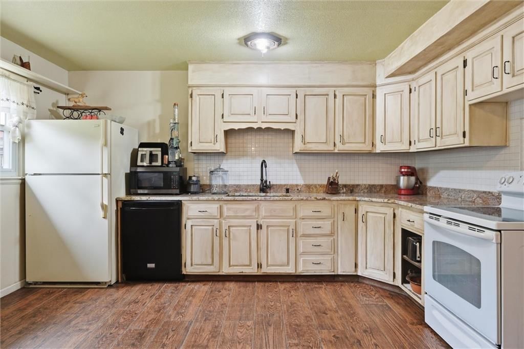 12444 Leavenworth Road — photo 49
