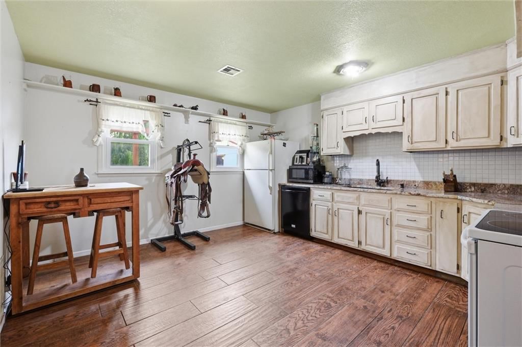 12444 Leavenworth Road — photo 50