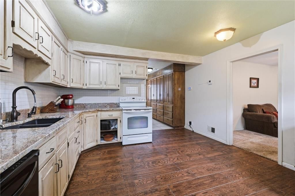 12444 Leavenworth Road — photo 51
