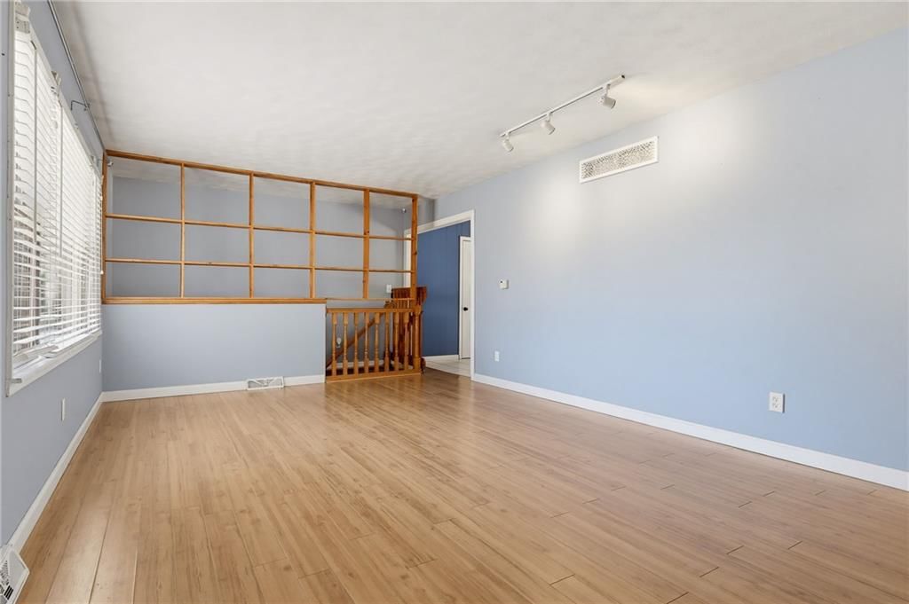 1105 Lake Manor Drive — photo 4