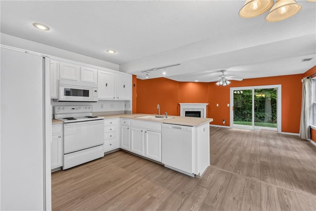 8124 N Elmwood Avenue — photo 8