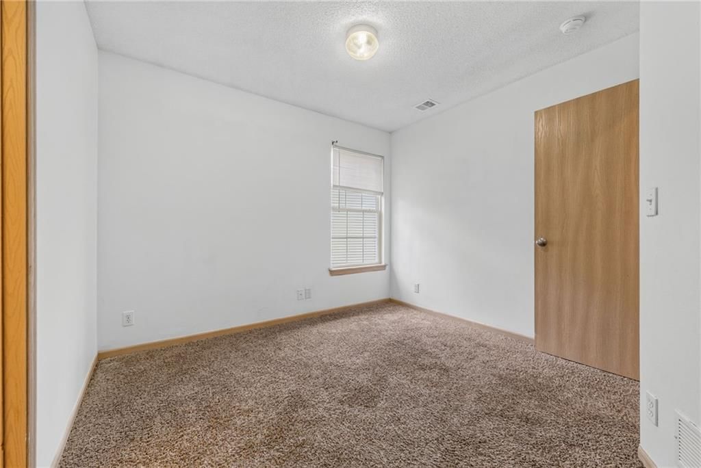 8124 N Elmwood Avenue — photo 19