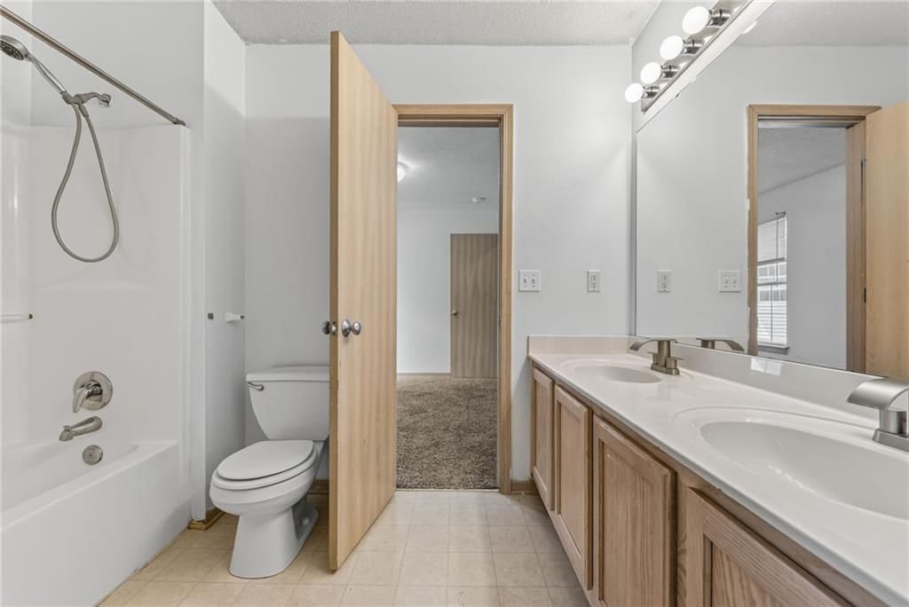 8124 N Elmwood Avenue — photo 20