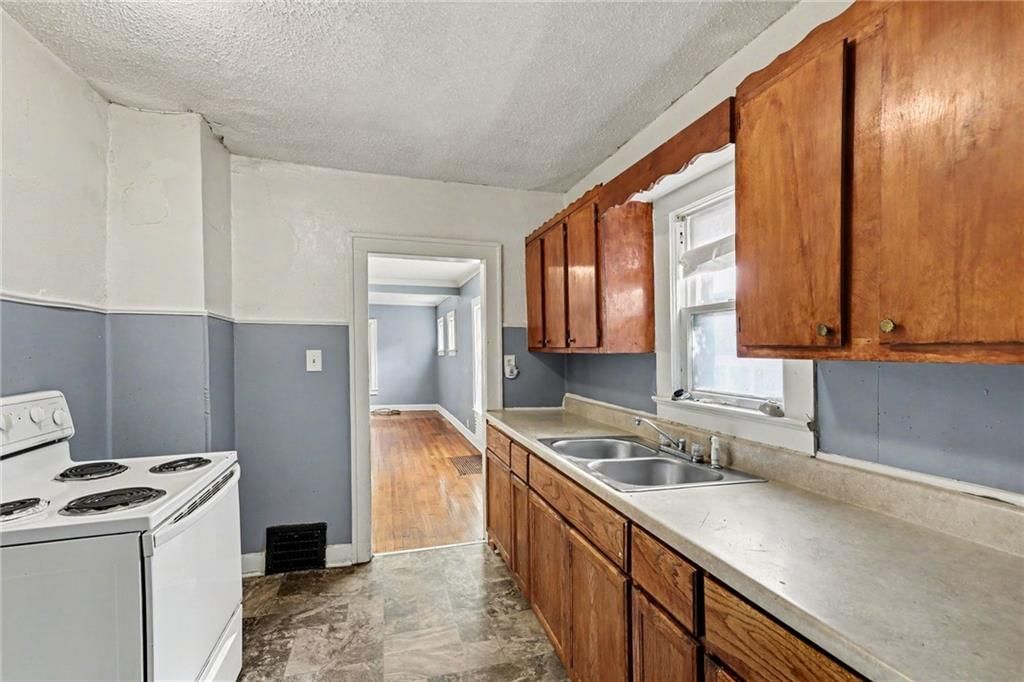 2405 E 68th Street — photo 10