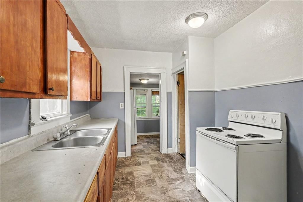 2405 E 68th Street — photo 11