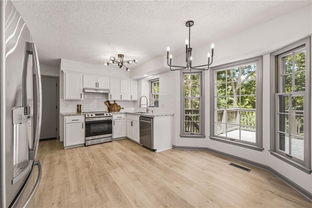8009 Hallet Street — photo 13