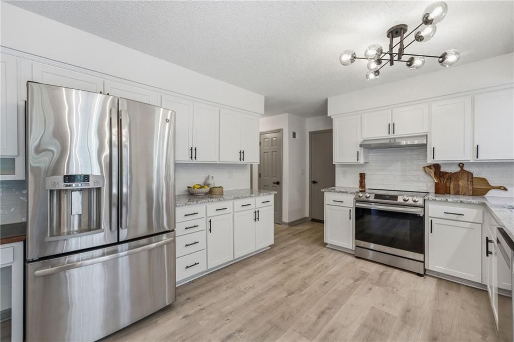 8009 Hallet Street — photo 17