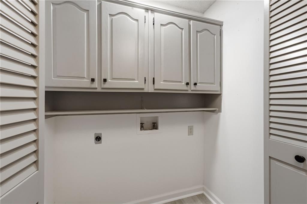 8009 Hallet Street — photo 18