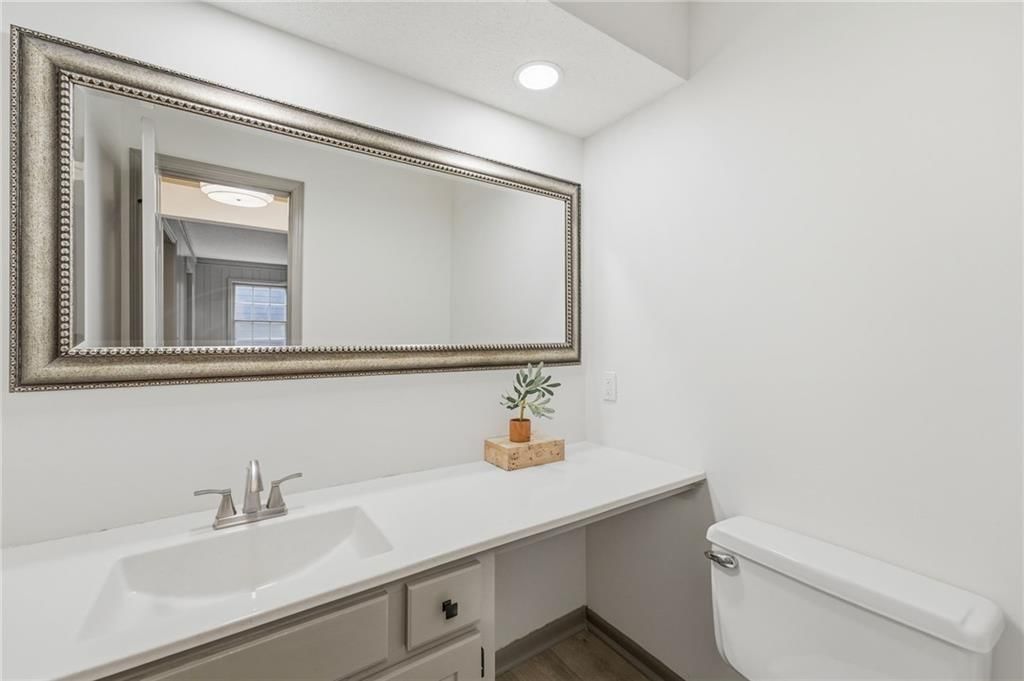 8009 Hallet Street — photo 21