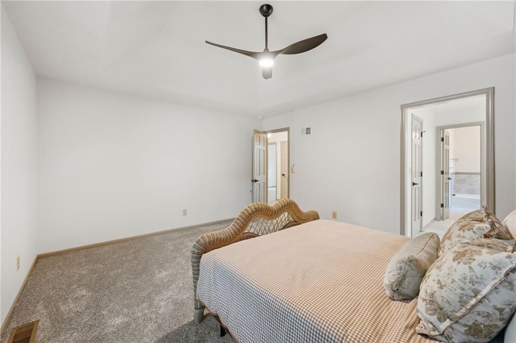 8009 Hallet Street — photo 24
