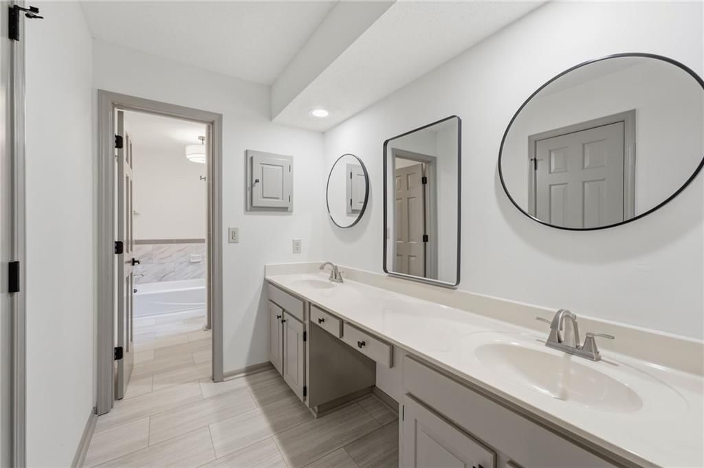 8009 Hallet Street — photo 25