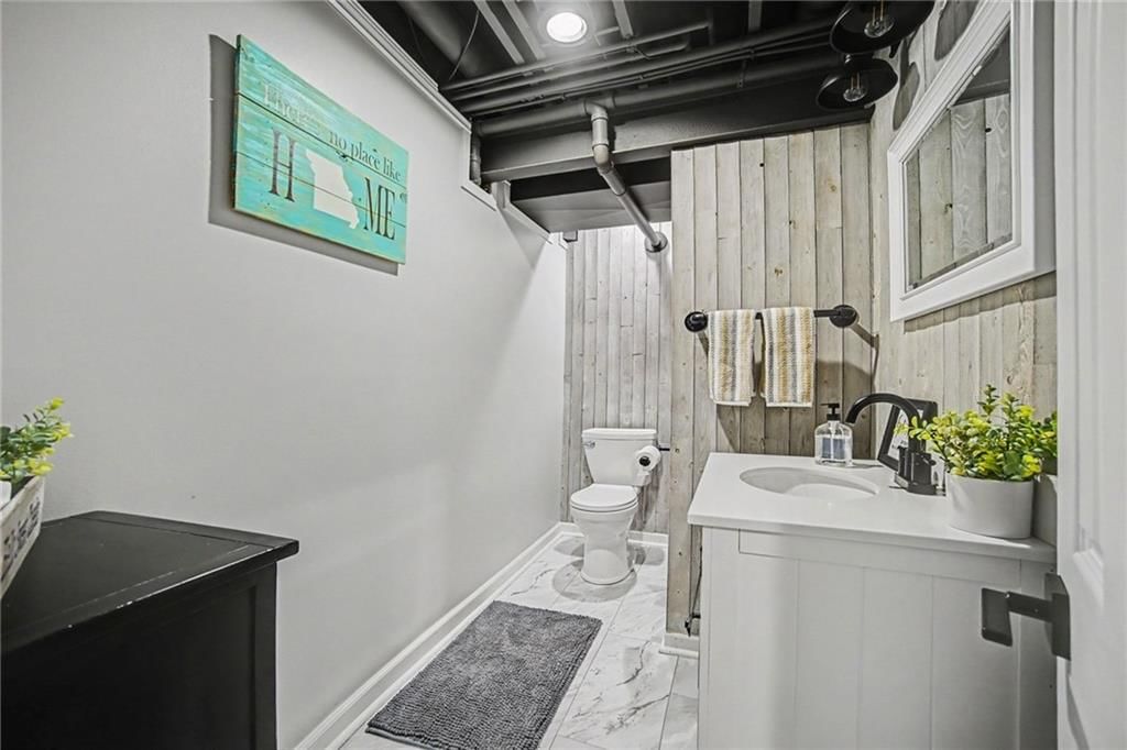 7641 N Lucerne Court — photo 32