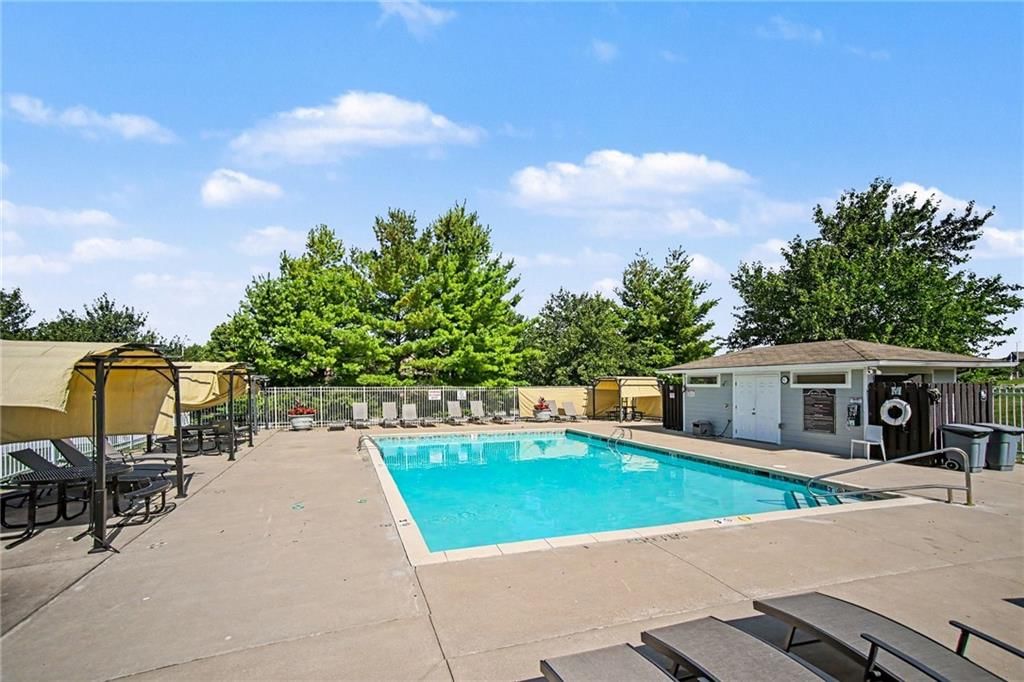 7641 N Lucerne Court — photo 40