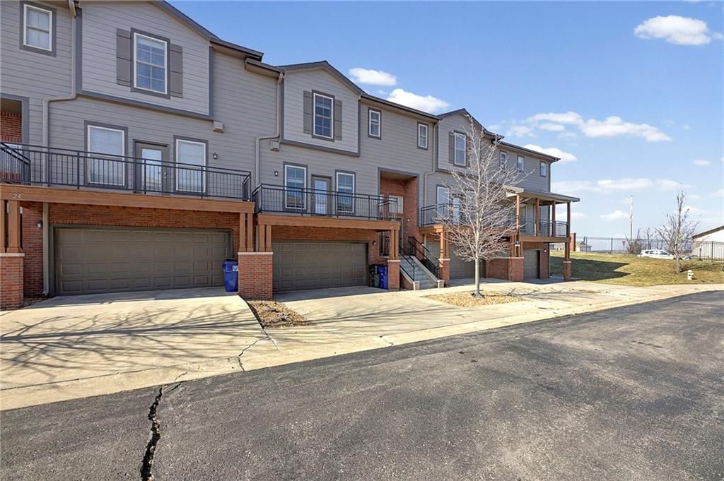 5245 Overland Drive — photo 4