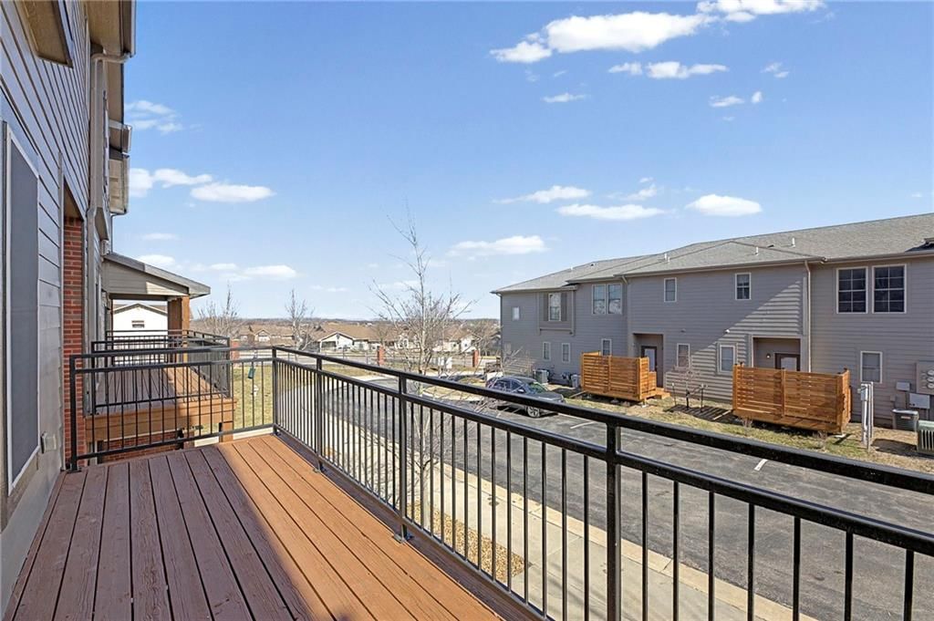 5245 Overland Drive — photo 8
