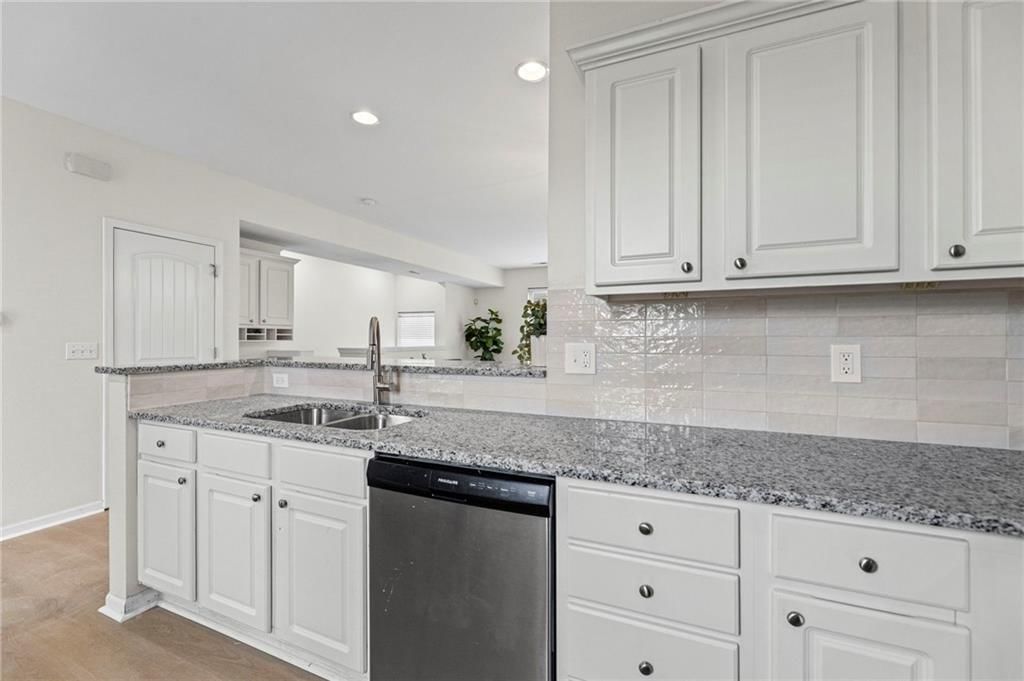 5245 Overland Drive — photo 17