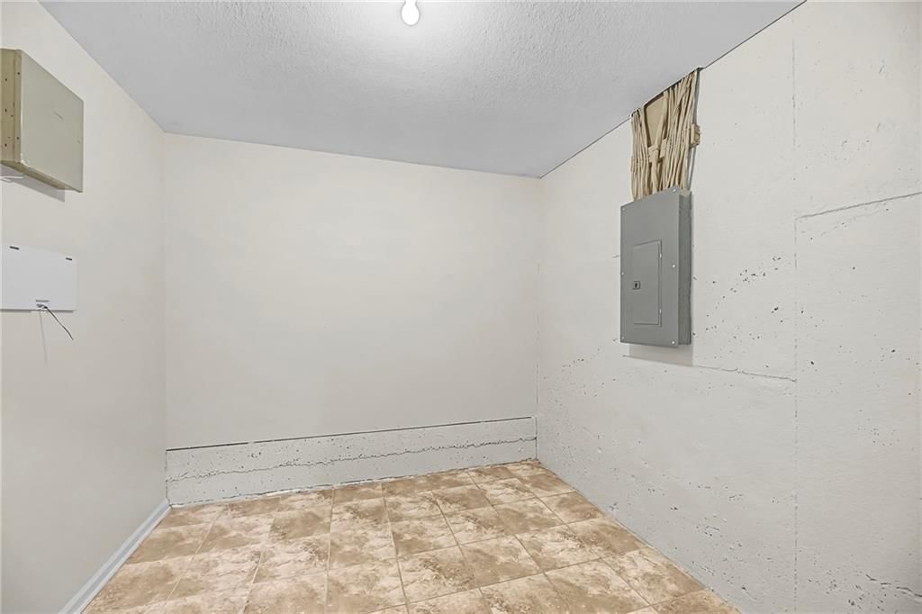 5245 Overland Drive — photo 32