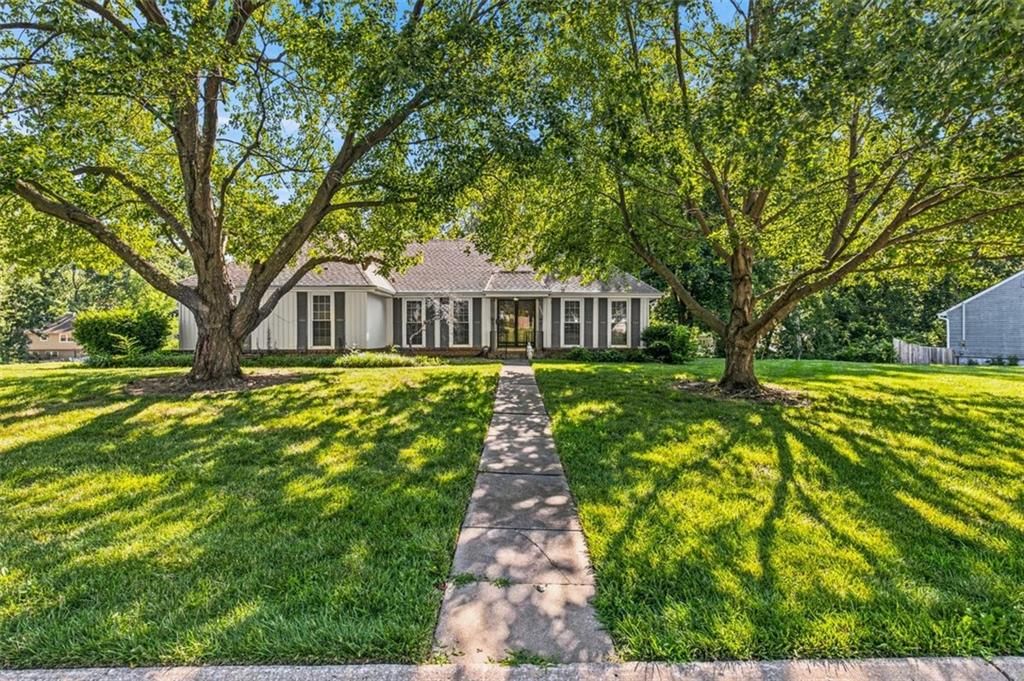6809 N Agnes Avenue, Gladstone, MO