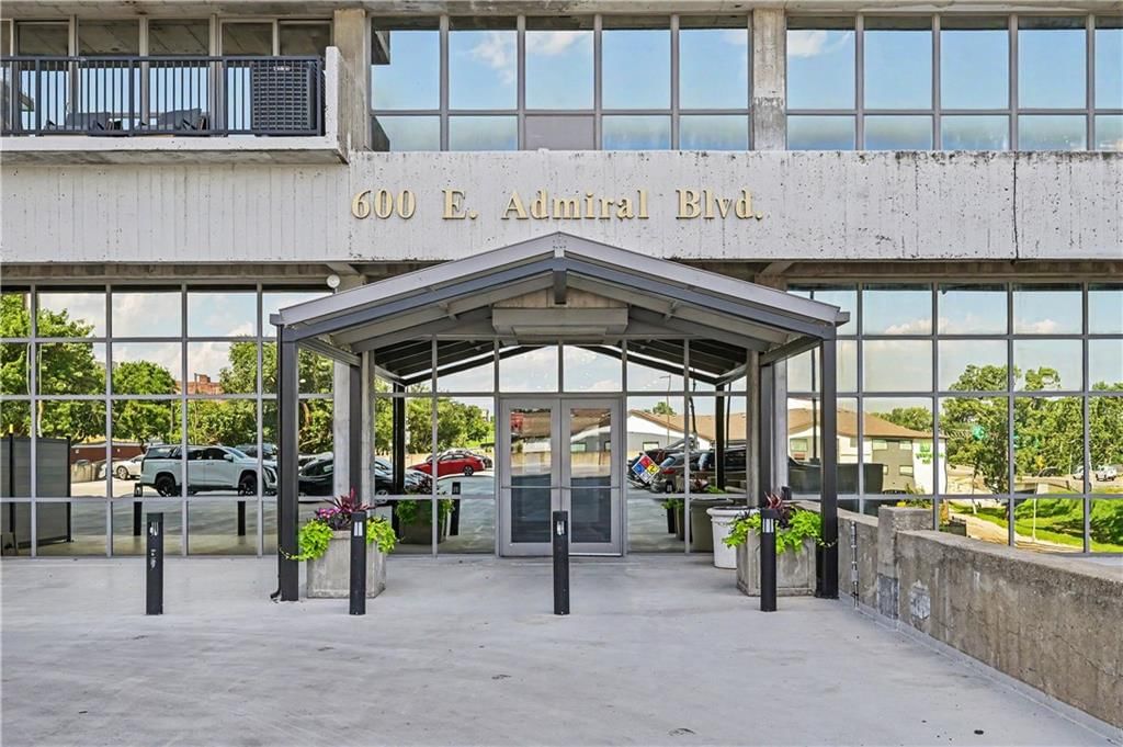600 E Admiral Boulevard — photo 2