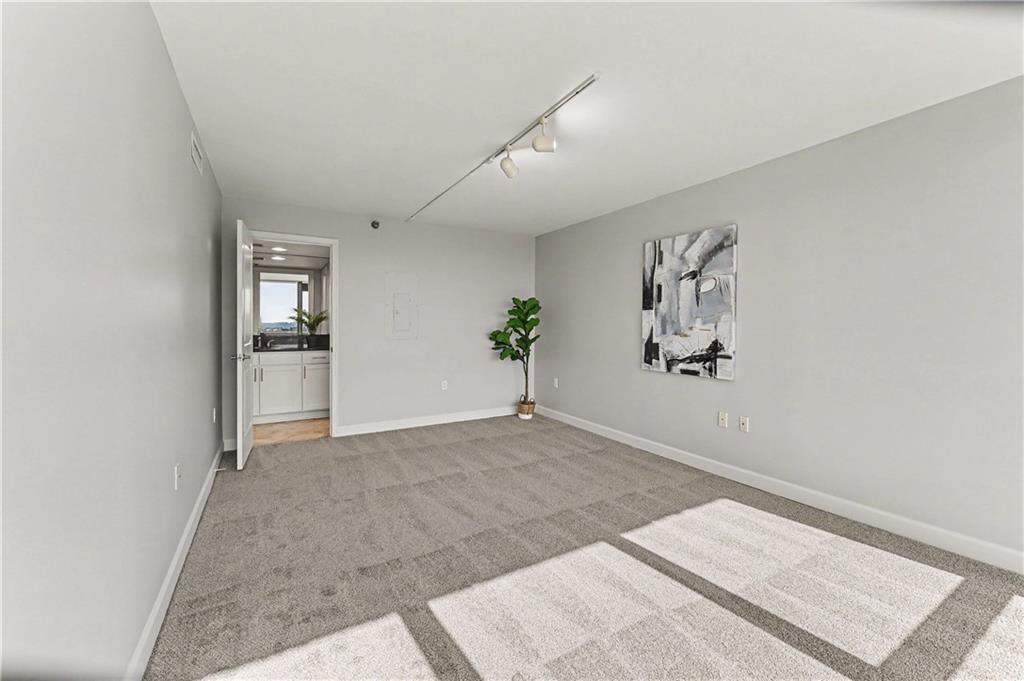 600 E Admiral Boulevard — photo 9