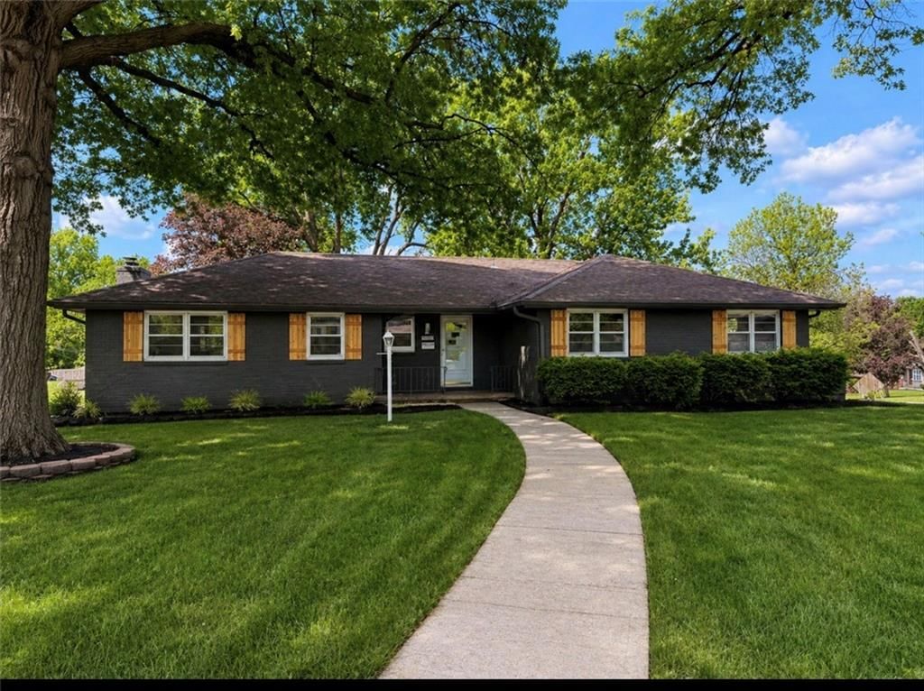 6100 Englewood Avenue — photo 1