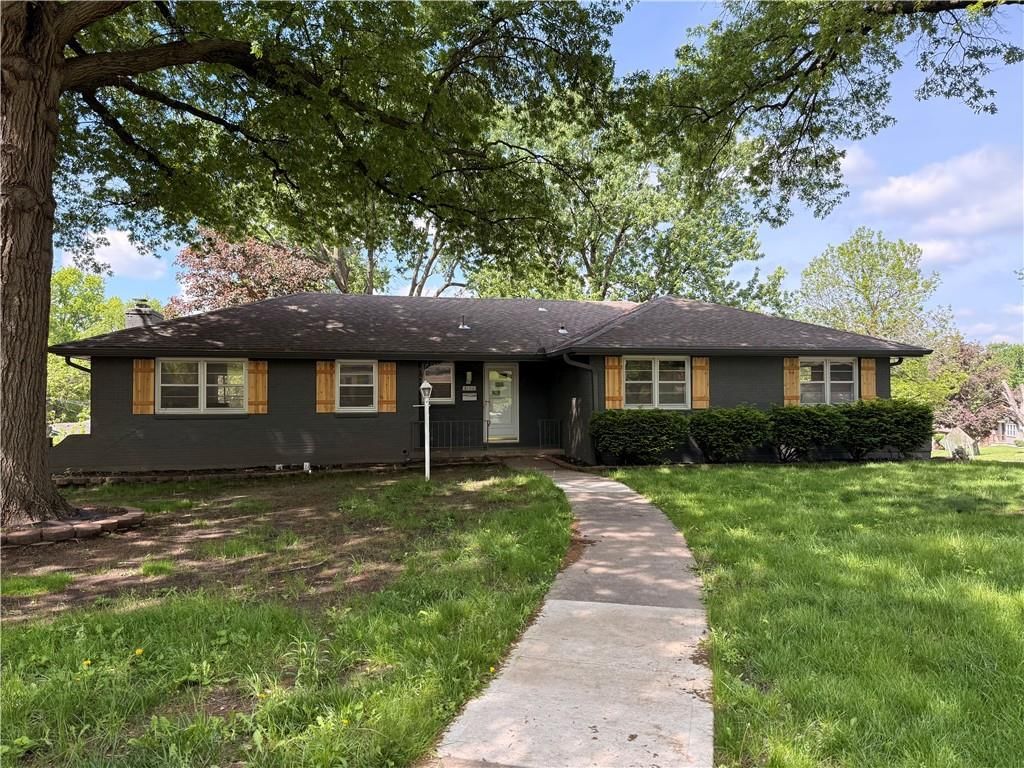 6100 Englewood Avenue — photo 2